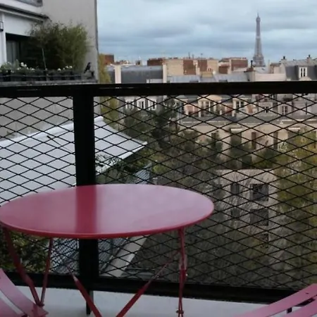 Apartment Large Eiffel Tower *