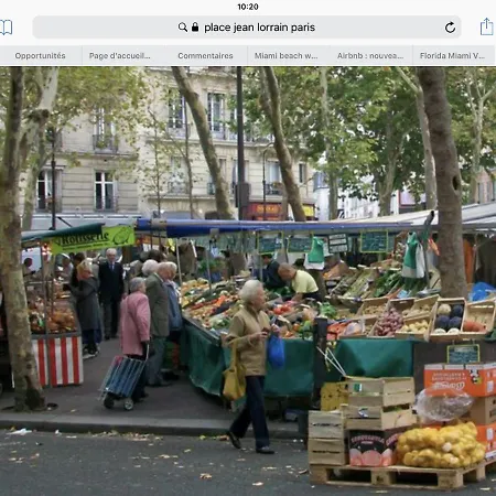Large Eiffel Tower Lacoste Παρίσι