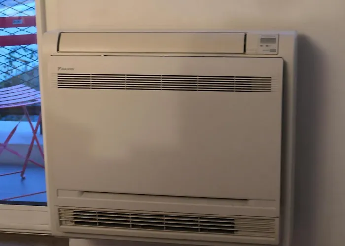 Daire Large Eiffel Tower Lacoste