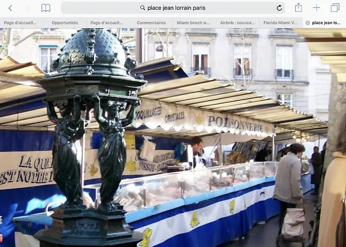 Large Eiffel Tower Lacoste Daire *