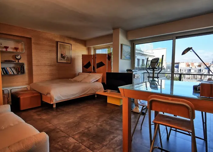 Large Eiffel Tower Lacoste * パリ